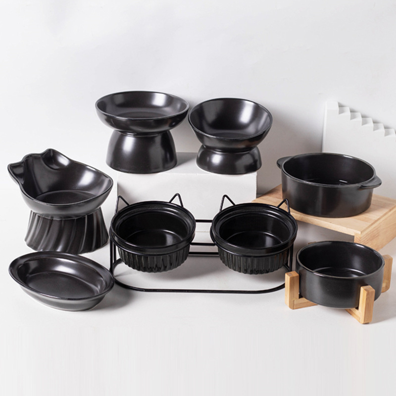 黒い猫の碗の陶磁器は水を飲んで碗の陶磁器のたらいの犬の碗の猫のご飯の碗の木の棚の碗を飲んでペットの碗をひっくり返すことを防ぎます。|undefined
