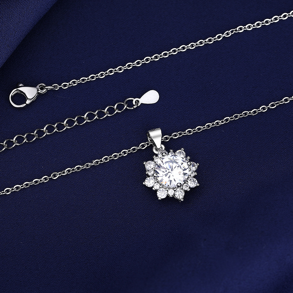 Korean 2023 Fashion Korean Necklace Sunflower Mosang Women's 2 Karat Pendant Diamond High-end Light Luxury Wholesale