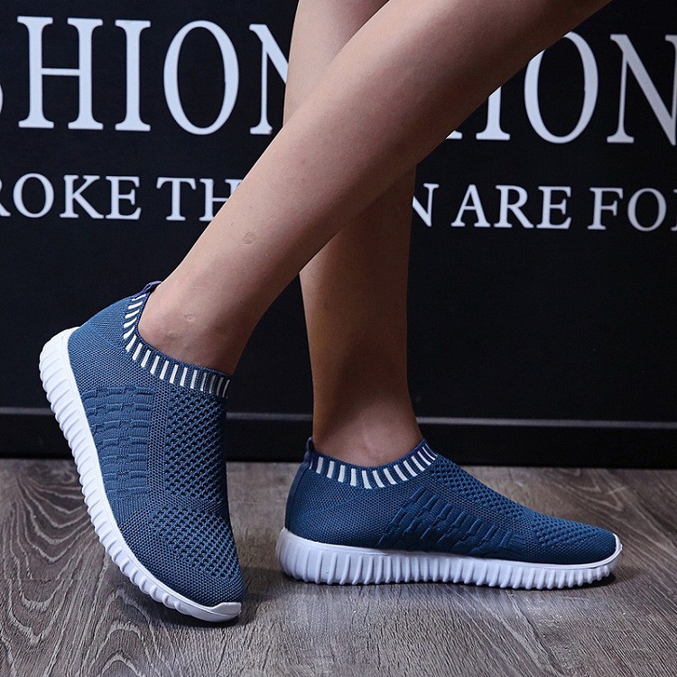 Cross-border new hot-selling foreign trade knitted breathable lightweight sports casual round-toe fashionable plus size women's single shoes 43