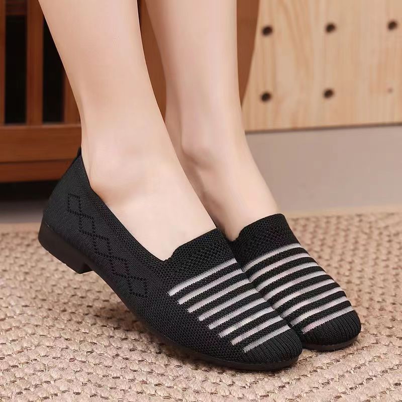 Mom's shoes women's summer new soft bottom non-slip hollow mesh shoes flying woven flat walking slip-on old Beijing cloth shoes