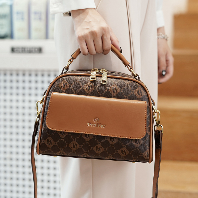 Manufacturers 2023 New Women bag wide shoulder strap small square bag female single shoulder Bevel bag bag female tide a generation