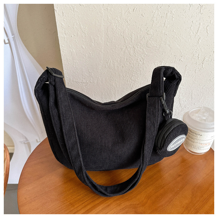 Solid color simple large capacity 2023 autumn and winter New Korean style simple shoulder messenger bag mother bag dumpling bag fashion_voghion.com