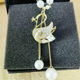 6. White Chain Single Swan