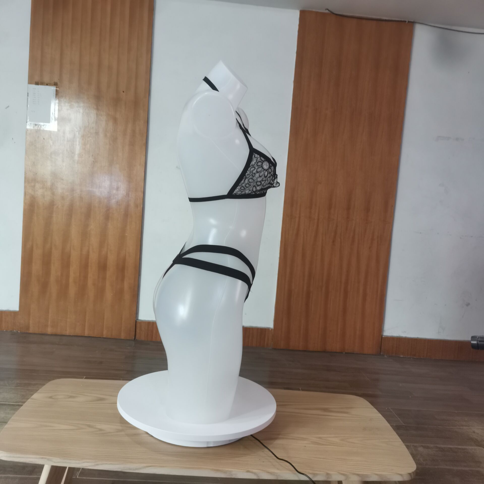 Amazon fashion European and American sexy lingerie lace strap hanging neck bra spot wholesale