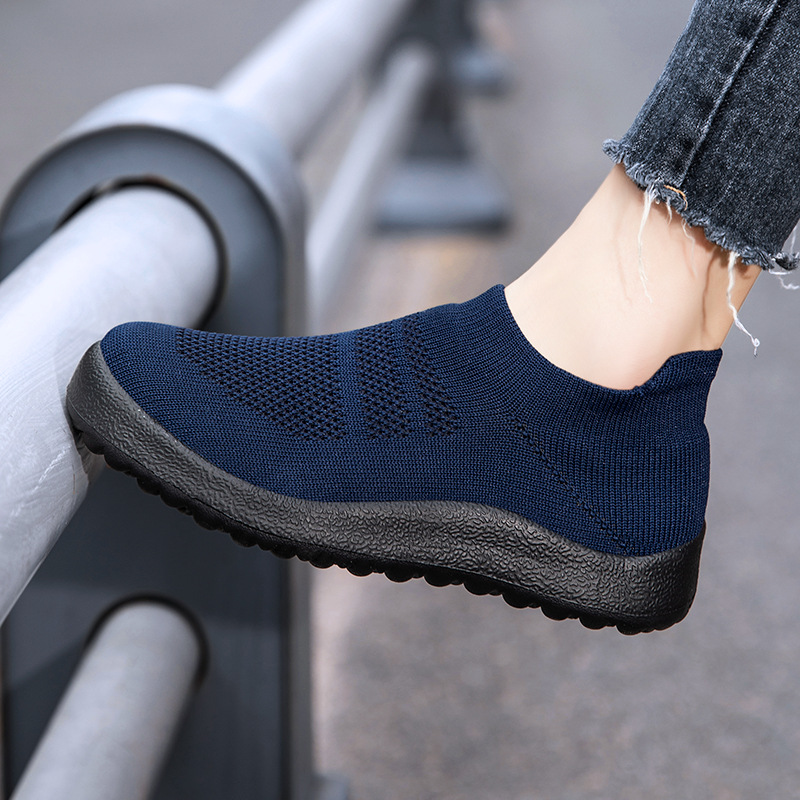 Men's and women's shoes breathable new lightweight soft-soled mesh sports casual shoes running fly woven travel shoes for men and women 35-46