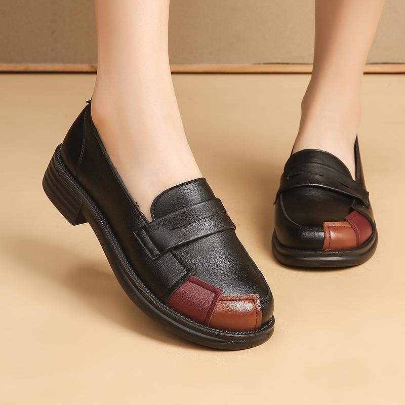 In stock mother's shoes genuine leather soft bottom comfortable middle-aged and elderly women's shoes flat single-layer shoes wide feet elderly plus size Spring and Autumn leather shoes