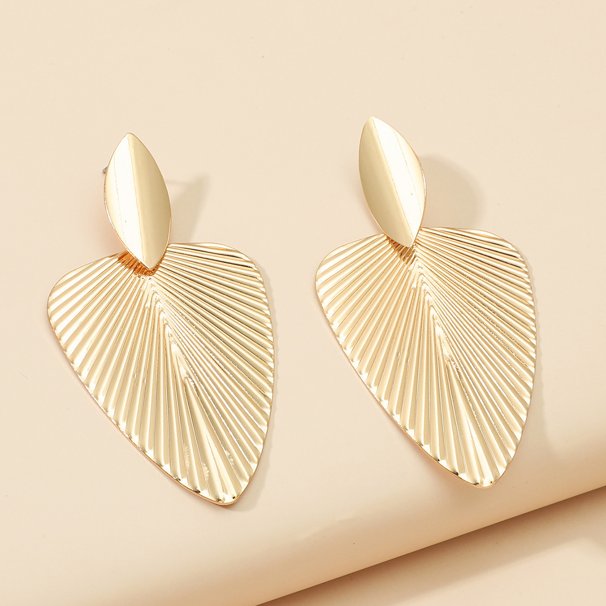 New European and American cross-border new personalized exaggerated geometric metal earrings ins style leaf earrings