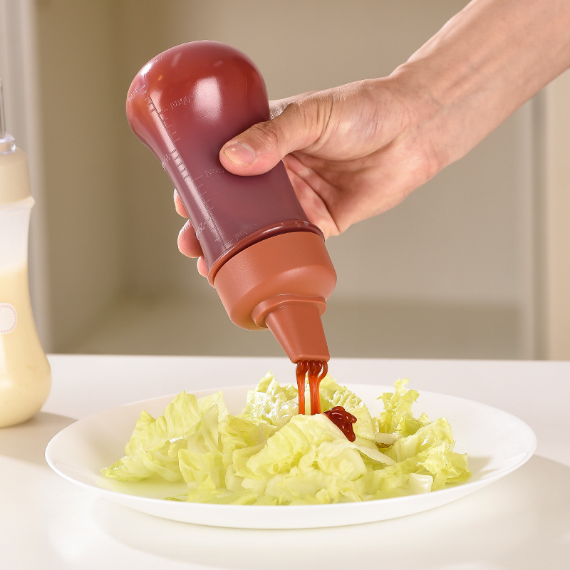 Salad sauce tomato sauce squeeze sauce bottle kitchen seasoning bottle with dust cover five-hole scale food squeeze sauce bottle