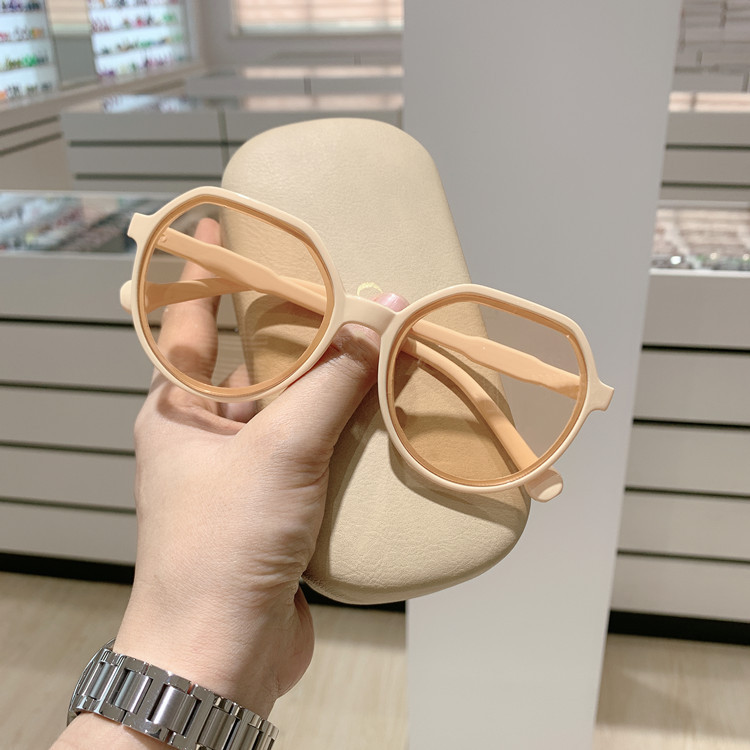 2024 new ins street photography retro women's small frame milk tea big face thin sunglasses sunglasses women's tide wholesale