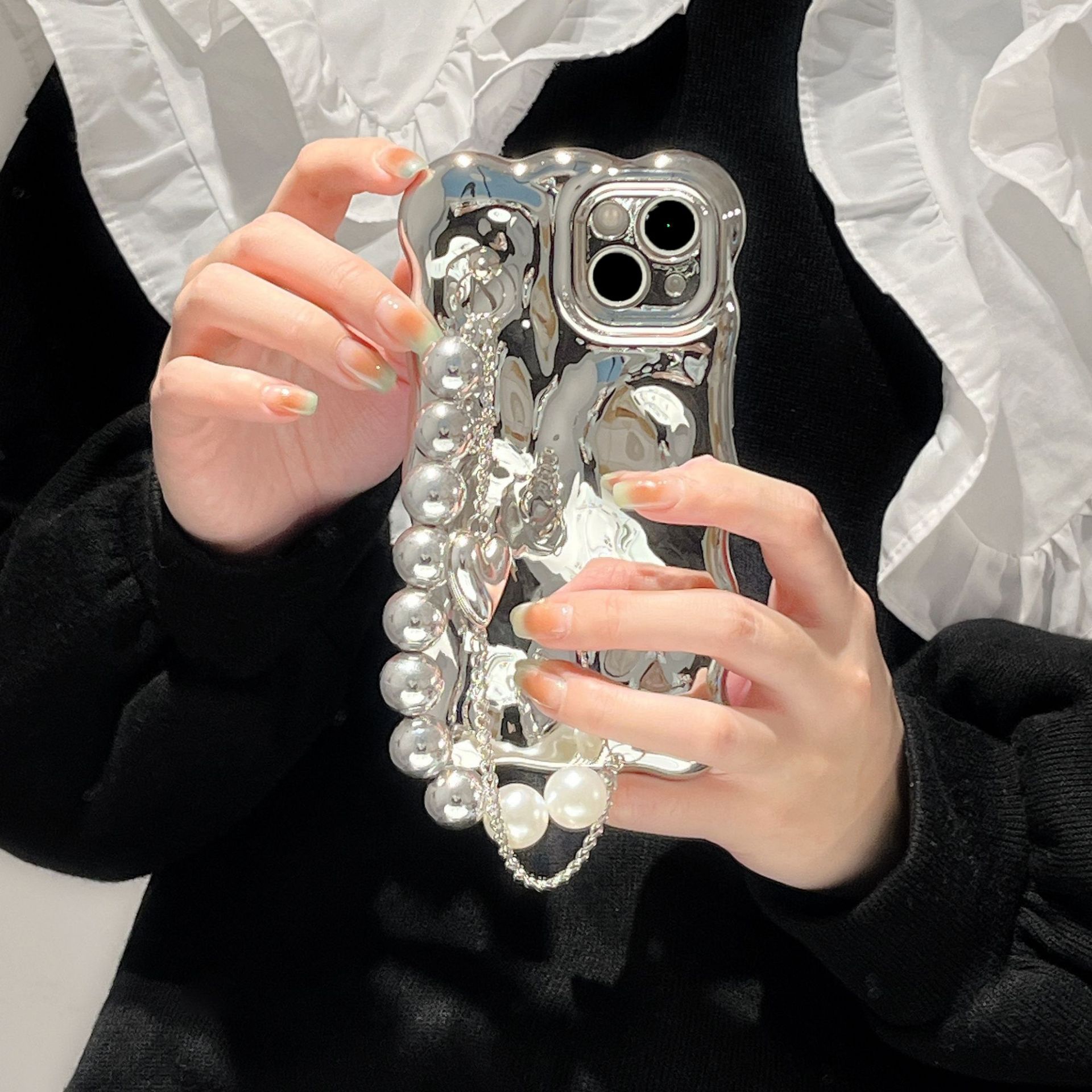 高級感電鍍銀色愛心鏈條適用iPhone14pro max手機殼蘋果15女12/13