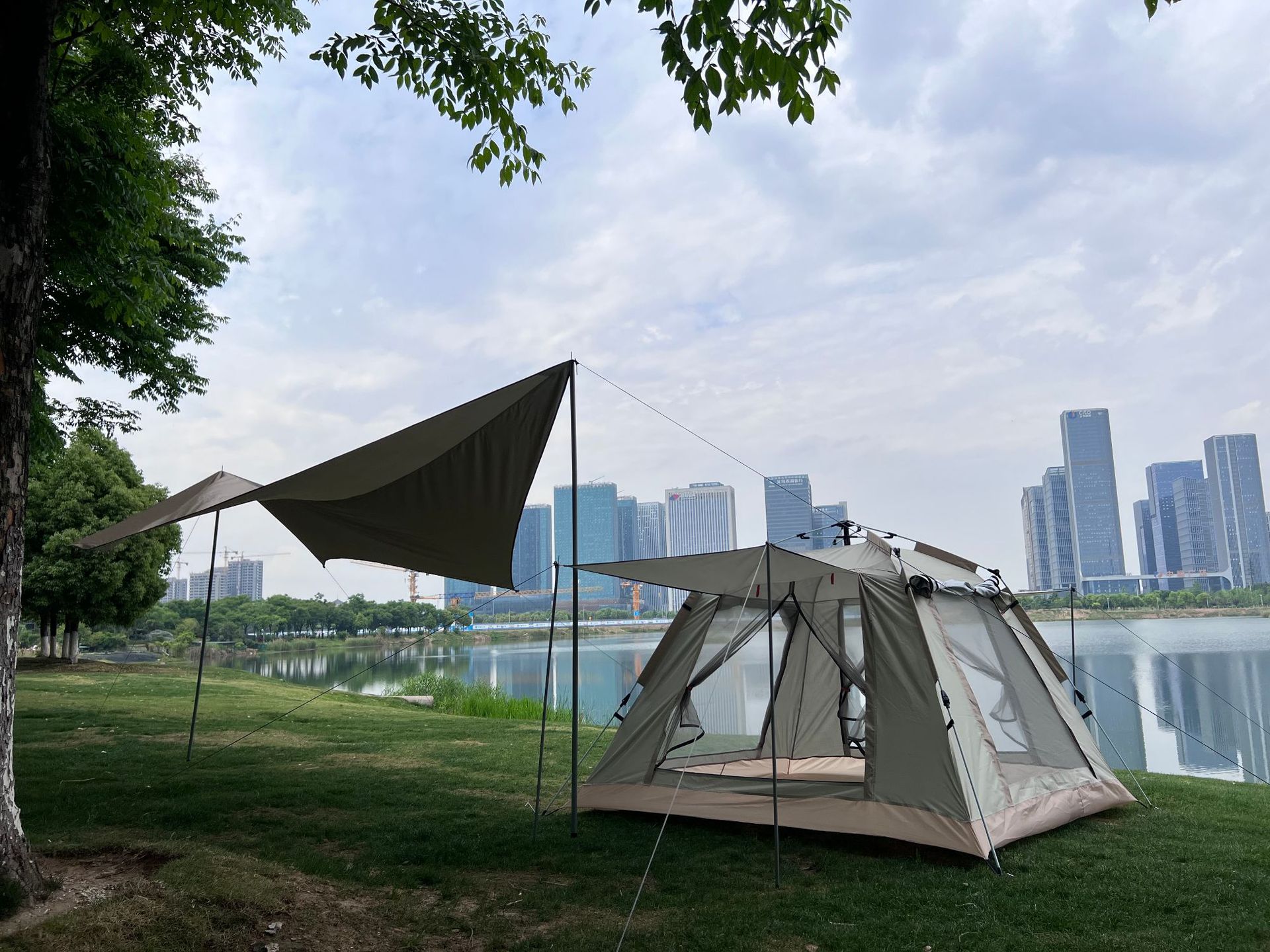 Outdoor four-side tent factory direct family ultra-light automatic quick-open outdoor tent beach camping tent