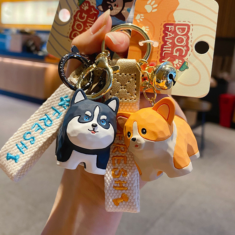 原創樹脂木雕風狗狗站姿鑰匙扣女可愛柴犬公仔鑰匙鏈情侶書包掛件