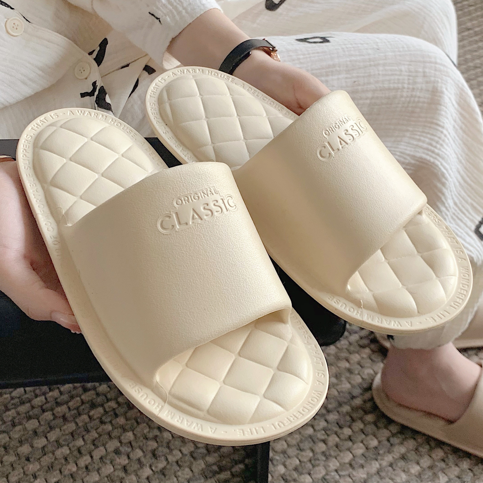Women's Home Indoor Bathroom Slippers Simple New Cyber Celebrity Lightweight Soft Bottom Comfortable Summer Slippers