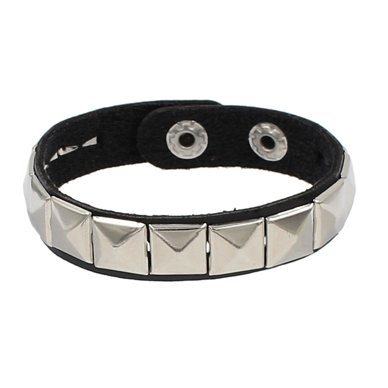 Factory direct European and American fashion punk Street nightclub square rivet bracelet ins couple leather bracelet bracelet