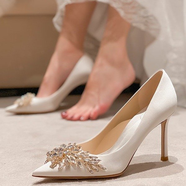 中国風ファッションの結婚靴の女性2025春の新型ファッションの先が細くて高いです。|undefined