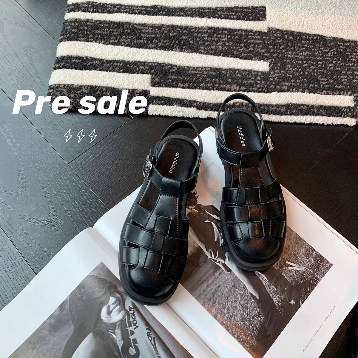 Grape Mom Same Style 2023 Spring and Summer New Soft Bottom Covered Toe Thick Heel Thick Bottom Vintage Fashion Roman Woven Sandals for Women
