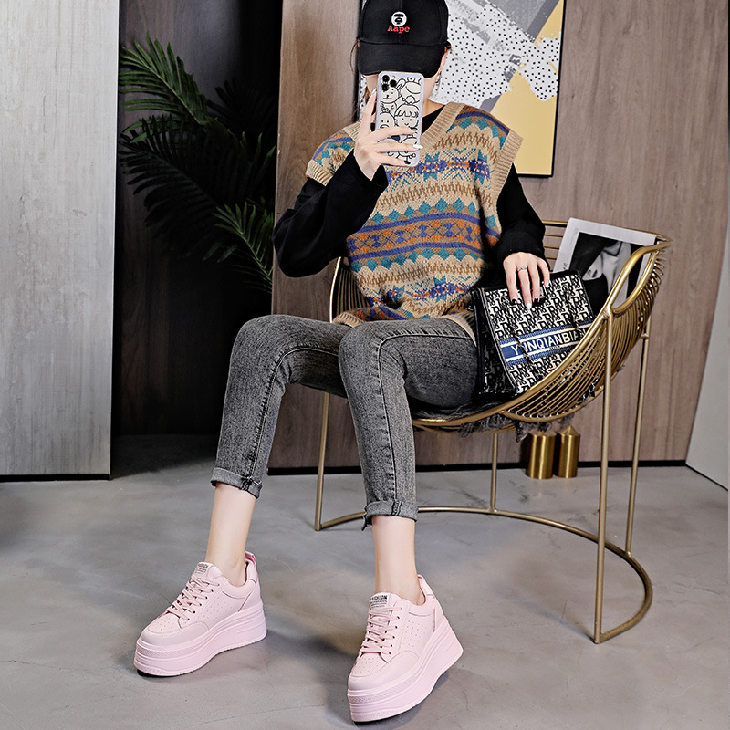 Factory direct supply thick-soled sports shoes women's 2023 autumn and winter New punching breathable comfortable leisure women's soles