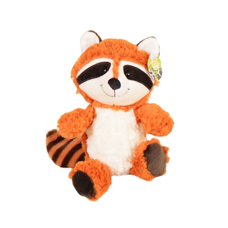 アライグマのぬいぐるみが可愛いです。熊のぬいぐるみを抱いています。|undefined
