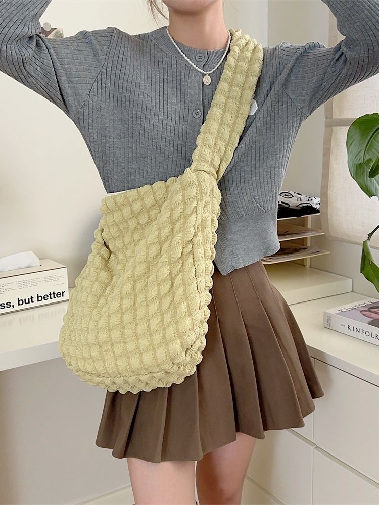 Bubble pleated commuting bag large capacity crossbody bag women's new college student class canvas bag