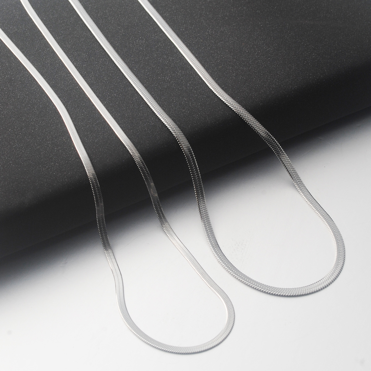 Titanium Steel Basic Necklace Blade Chain Flat Snake Naked Chain Earth Cool Didi Bouncing All-match Hip-hop Men's and Women's Couple Simple Accessories