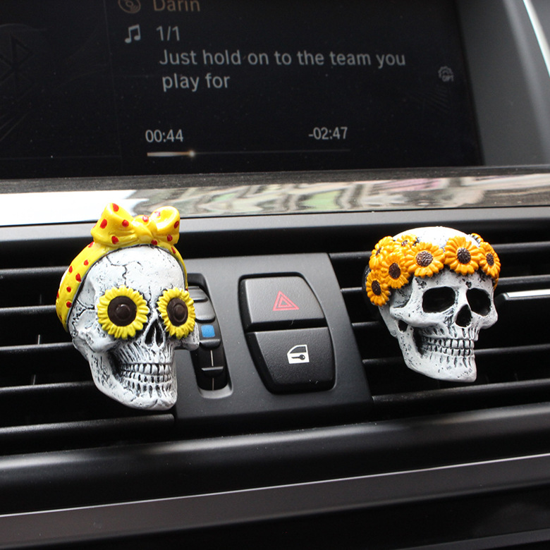 Cross-border new suit ghost head aromatherapy resin plug-in creative car aromatherapy ornaments car accessories Gifts Wholesale