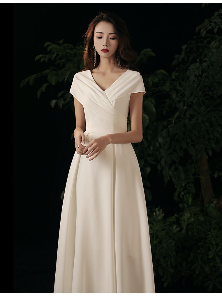 Evening dress white V-neck hosting banquet temperament certificate registration dress bride toast clothing travel photography light wedding dress