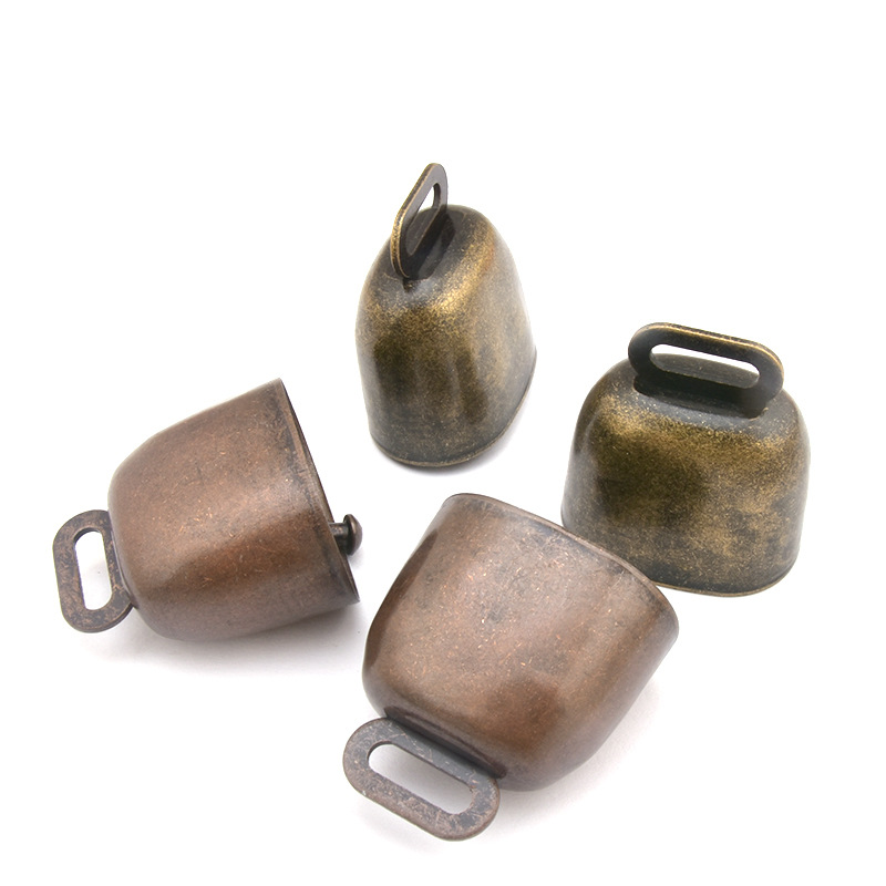 Factory direct metal cow bell retro pet calf Bell red bronze bronze bell accessories Christmas Bell