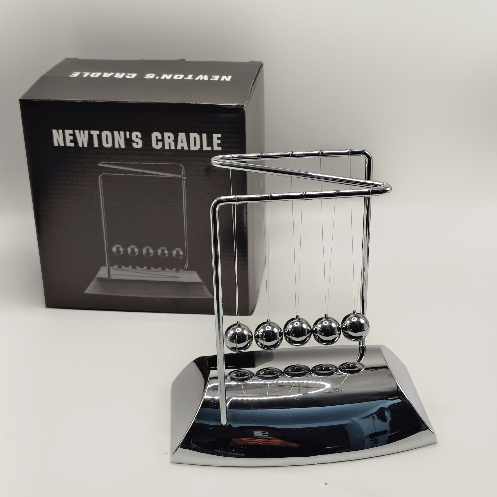 Wholesale Z-shaped metal Newton pendulum ball bump ball home gift decoration window decoration housewarming gift