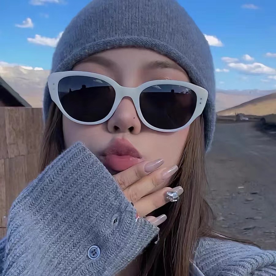 New Beige Cat's Eye Sunglasses Women's Summer High-end New Sunglasses Men's Sunscreen Internet Popular Retro Fashion Glasses