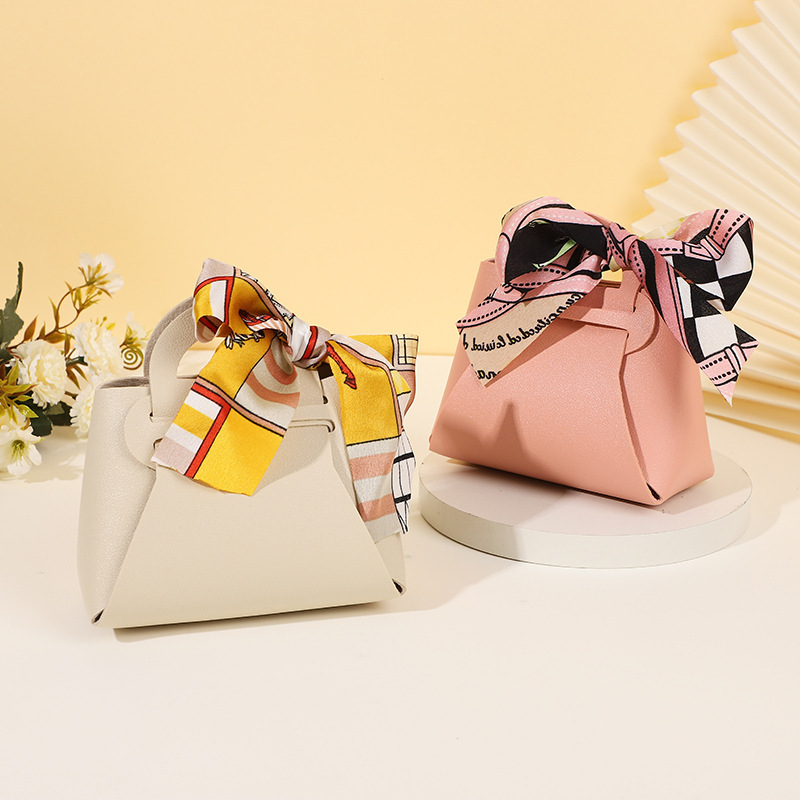 新商品の赤い本INS風創意皮質喜糖箱シルクタオル手提げ式結婚祝いキャンディー袋卸売り|undefined