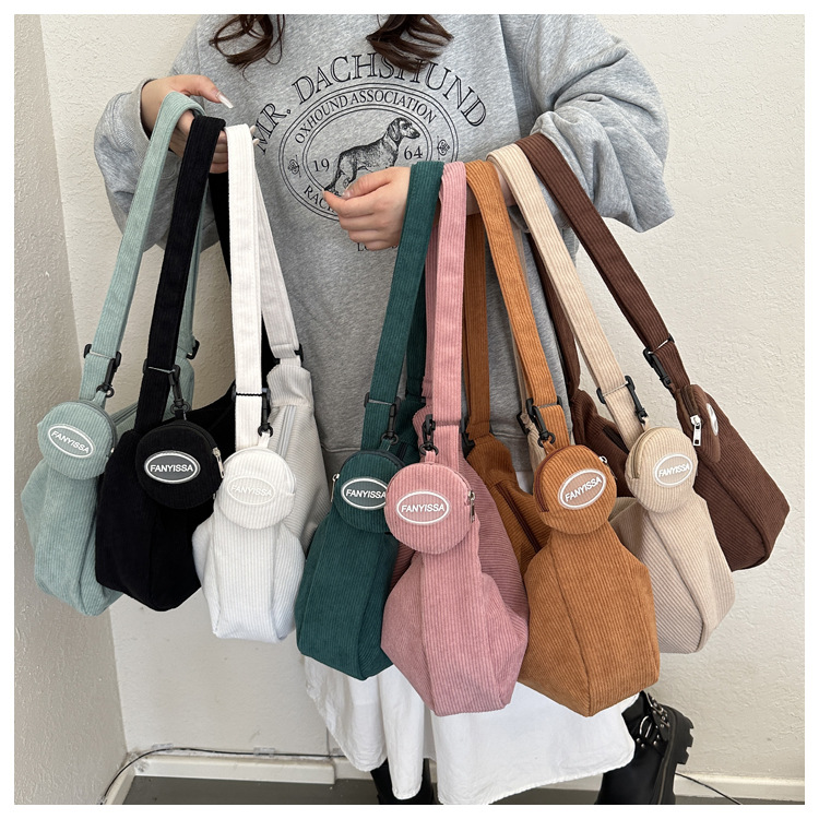 Solid color simple large capacity 2023 autumn and winter New Korean style simple shoulder messenger bag mother bag dumpling bag fashion_voghion.com