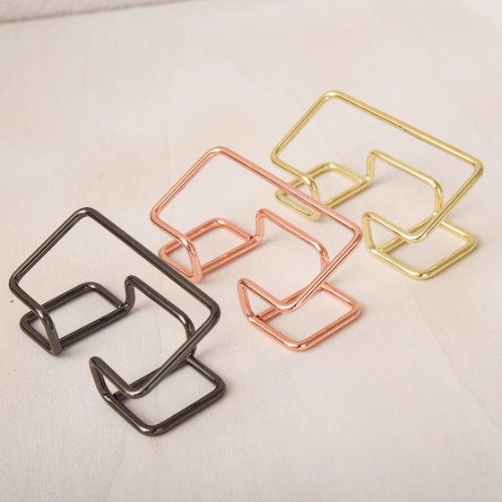 New Product Recommended Simple Cut Out Business Card Box Creative Iron Linear Business Card Holder Desktop Business Card Display Stand