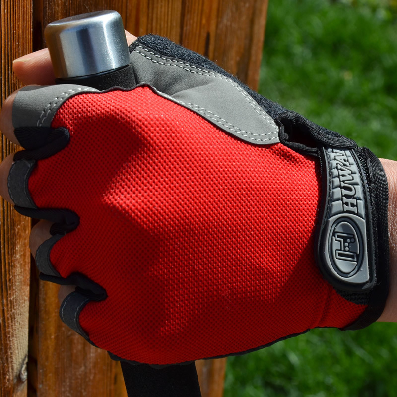 Sports gloves wholesale silicone non-slip men's and women's equipment training breathable mesh outdoor mountaineering fitness half finger gloves