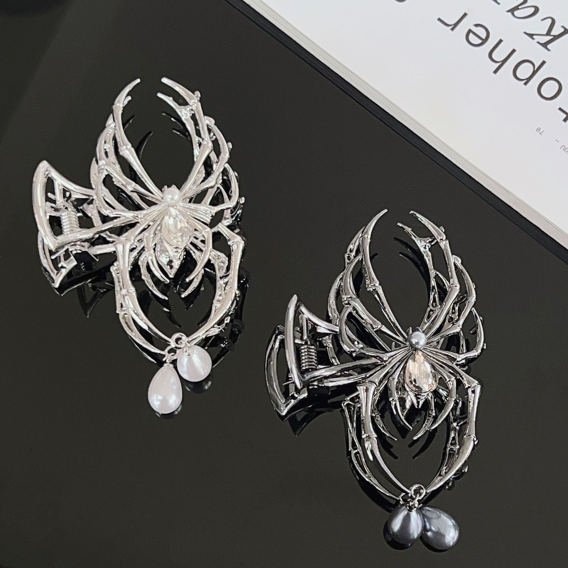 Distinctive Spider Tassel Disc Hair Grab Hair Accessories Back Head Hairpin Children's Hairpin Summer Flower Shark Clip Headwear_voghion.com