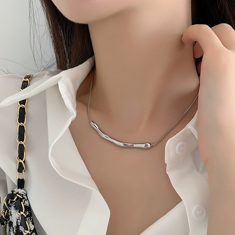 Irregular Metal Pleated Necklace Niche Design Clavicle Chain Ins Cold Style Simple All-Match Short Necklace Chain