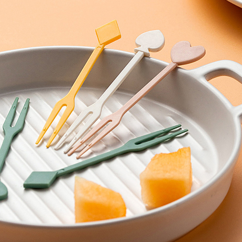 Creative fruit fork disposable plastic fruit sign cute dessert small fork home cake fork wholesale
