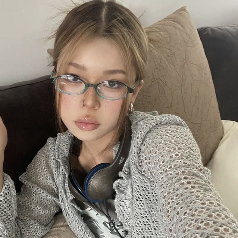 Two-dimensional Asian girl Japanese and Korean small frame glasses female ins European and American retro y2g hot girl Street shot plain gradient glasses frame