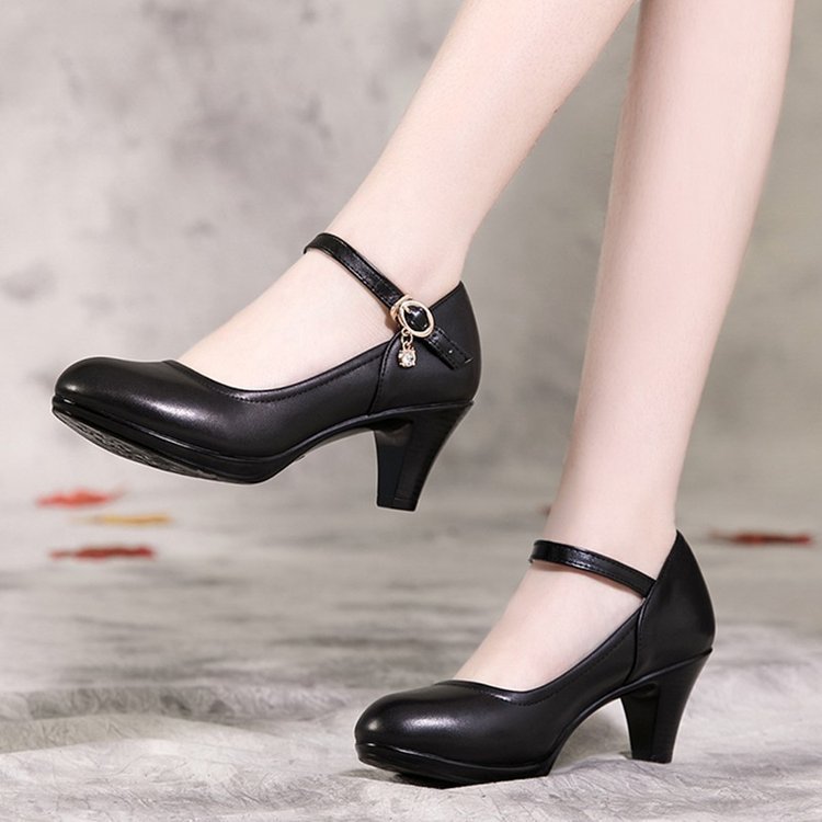 2023 autumn new casual buckle thick heel middle-aged mother shoes women manufacturers wholesale