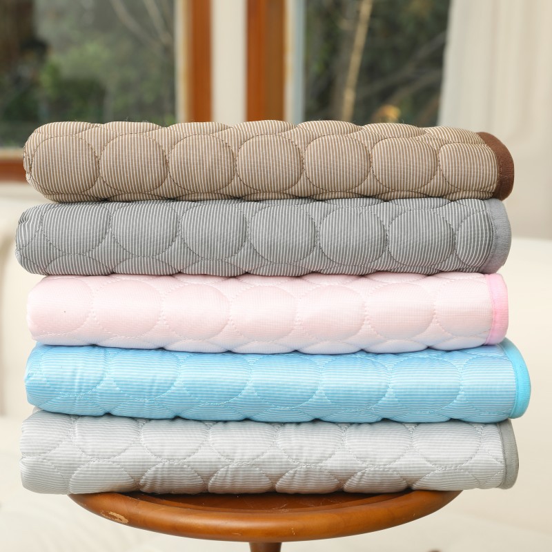 Pet Ice Silk Mat Summer Cooling Mat Sofa Mat Breathable Non-Slip Anti-Biting Dog Kennel Ice Mat Summer Cool Dog Mat