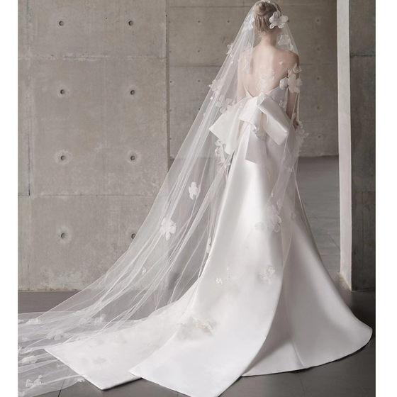 Satin Wedding Dress High-end French White Slim-fit Strapless Simple Bride Wedding Bow Out-door Yarn Spring