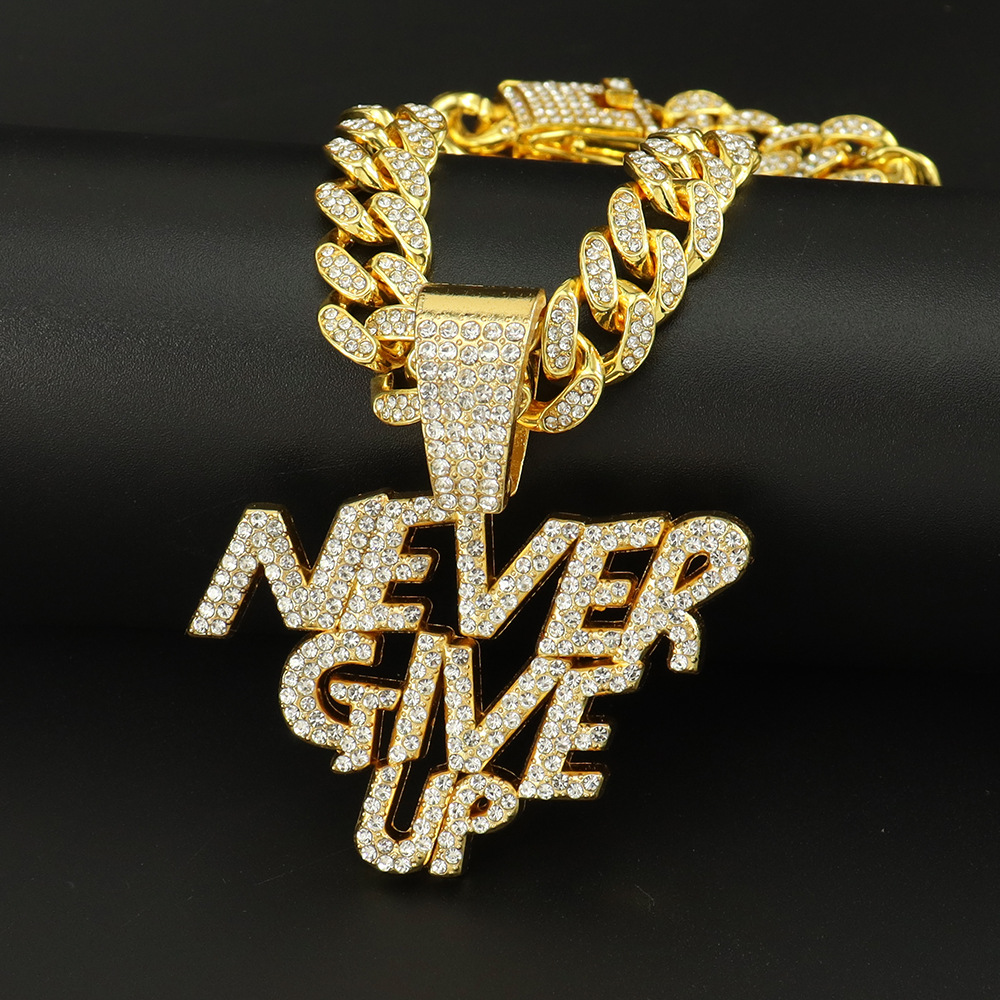 速賣通新款NEVER GIVE UP英文字母吊墜古巴項鍊 合金滿鑽嘻哈項墜