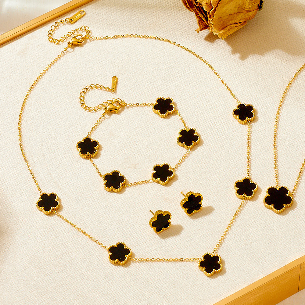Stainless steel five-leaf flower suit titanium steel five-leaf earrings bracelet necklace wholesale five-leaf clover plum blossom necklace three-piece set