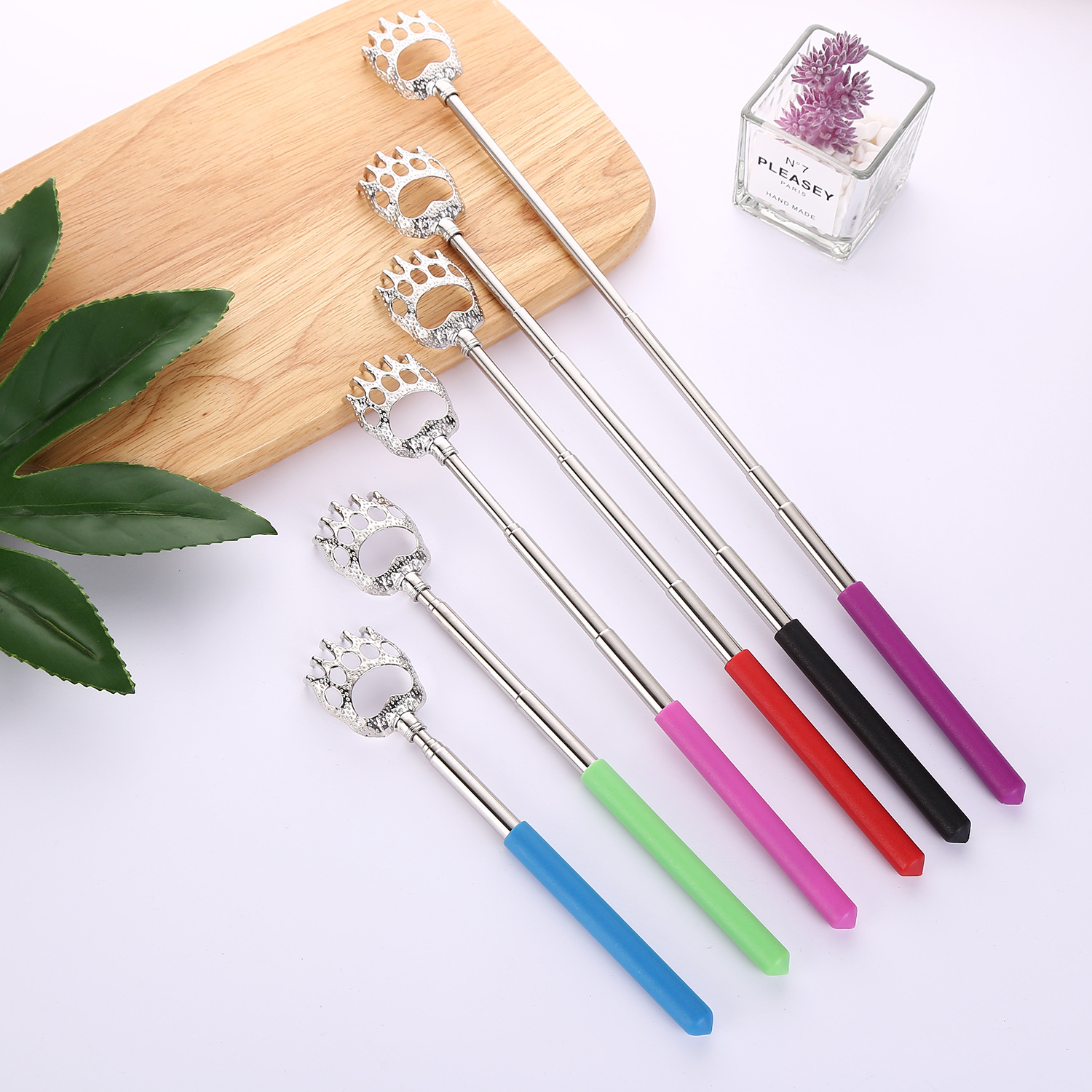Bear claw stainless steel tickle massage device does not require people stainless steel telescopic tickle tickle tickle device