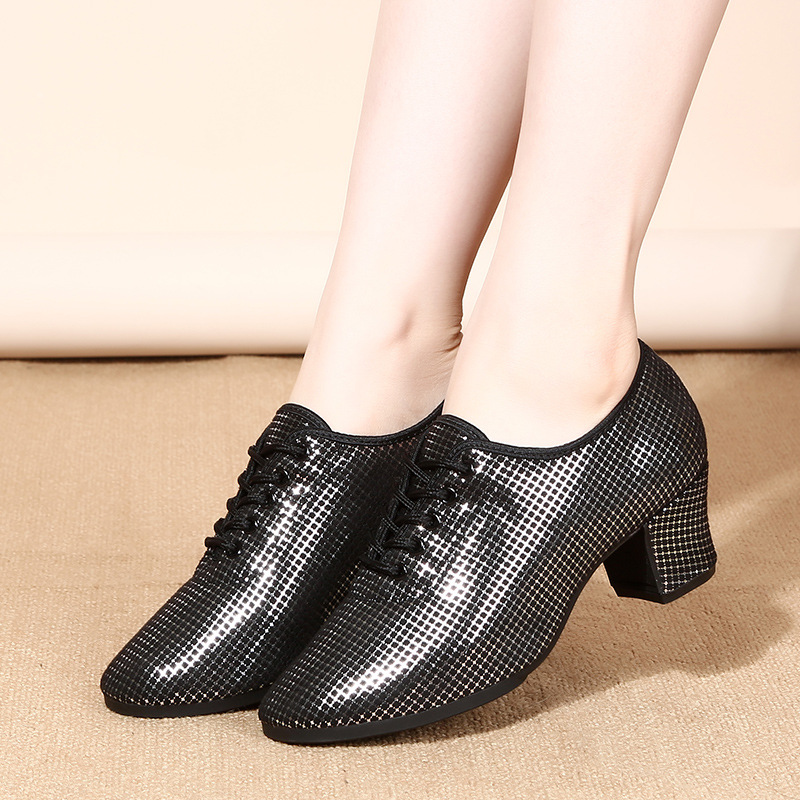Spring and Summer Four Seasons Square Dance Shoes Latin Dance Shoes Women's Adult Soft Sole Teacher Shoes Cloth Dancing Shoes Modern Dance Shoes