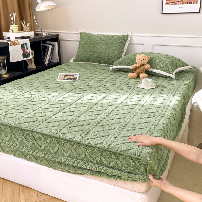 Winter and Spring Thick Floral Flocked Tufted Tafetta Bed Skirt Set of Three Milk Velvet Cover with Memory Foam Mattress Protector Wholesale