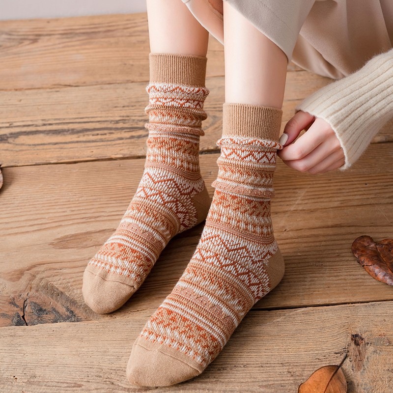 Socks for women in autumn and winter retro mid-calf socks personalized trendy pile socks Japanese versatile college style thickened warm stockings