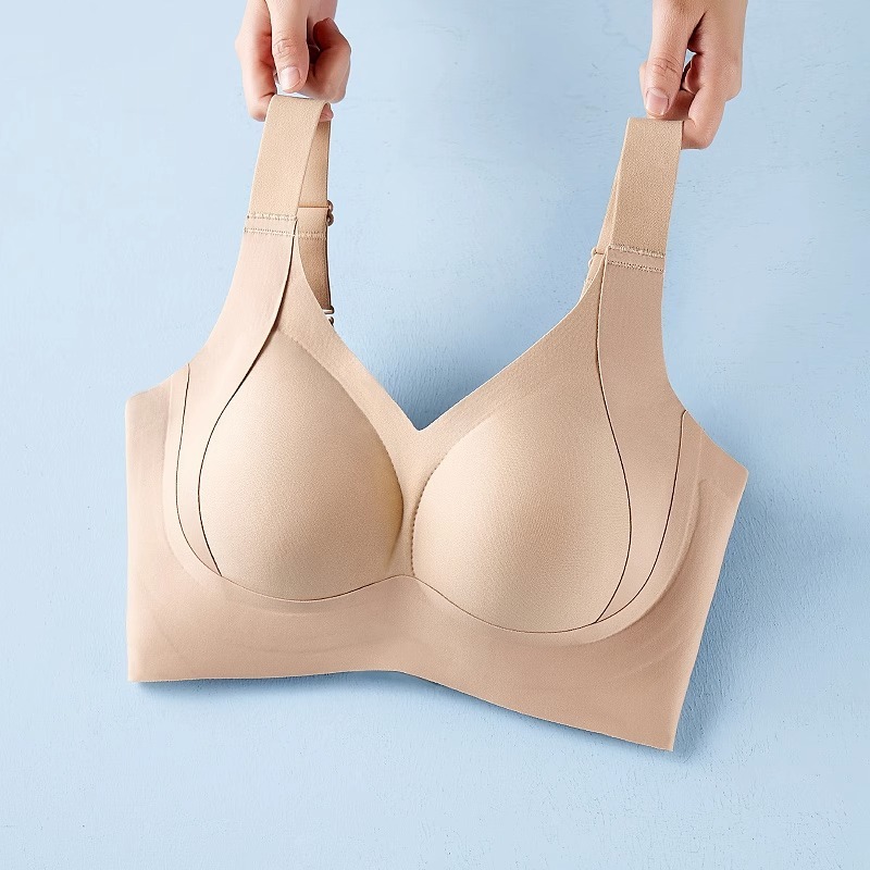 無痕の下着の女性の大きい胸は小さくて薄いタイプのブラジャーが集まって垂れ下がることを防止します。|undefined