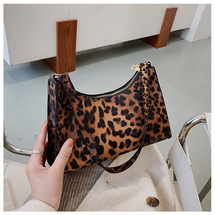 French niche design bag 2021 popular new trendy women's handbag fashionable leopard print shoulder underarm bag