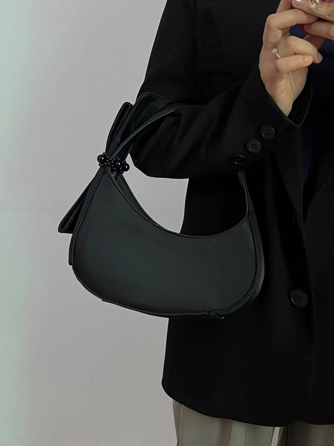 Black bag for women 2023 new 2022 niche design Bow Crescent bag high-grade texture all-matching handbag