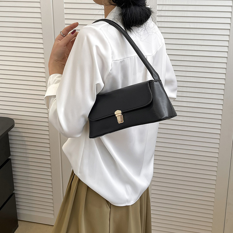 New Style Bag Women's 2023 Summer Fashion Retro Underarm Bag Fashionable Niche Portable Shoulder Bag Popular Baguette Bag